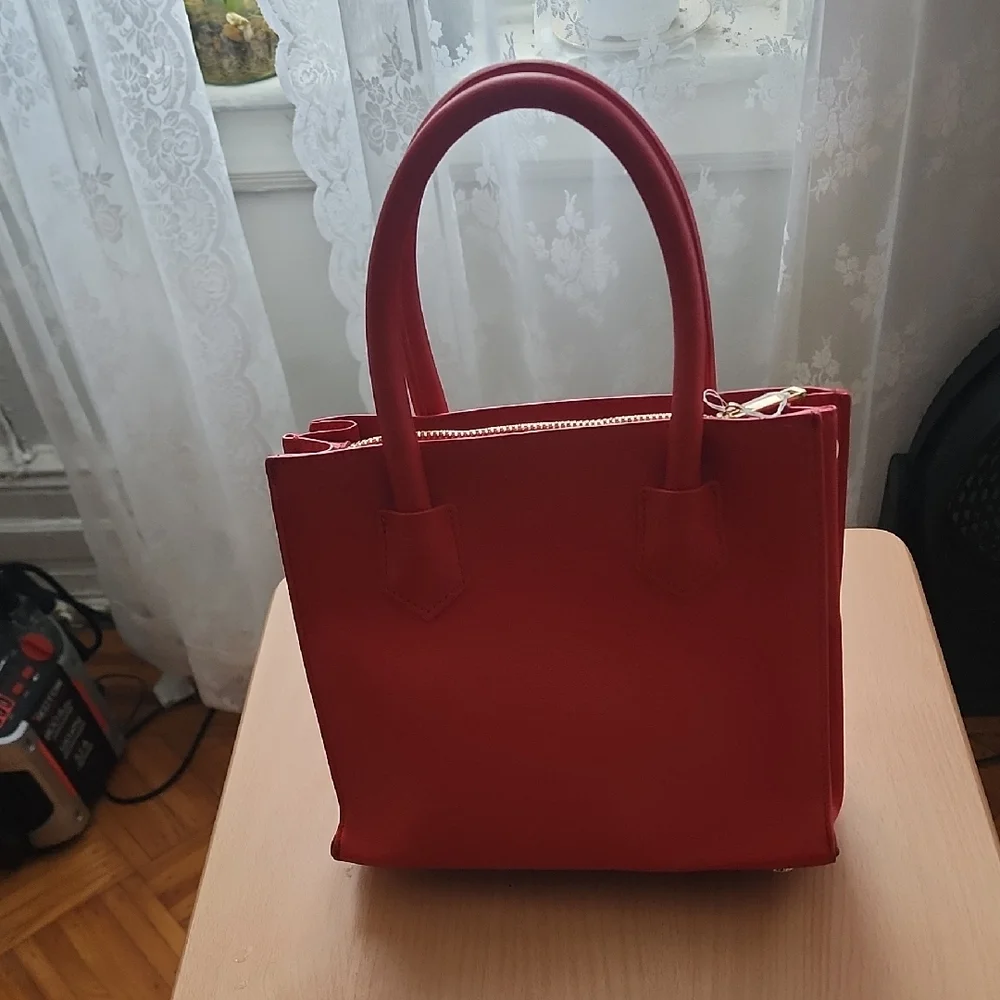 Forever 21 Vibrant Red Tote Bag. New Without Tag - Picture 1 of 8